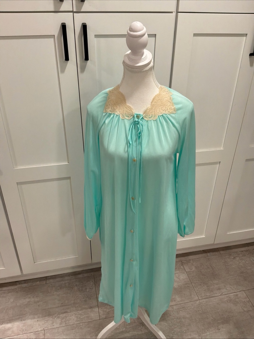 Vintage key set nylon robe women’s M lace trim